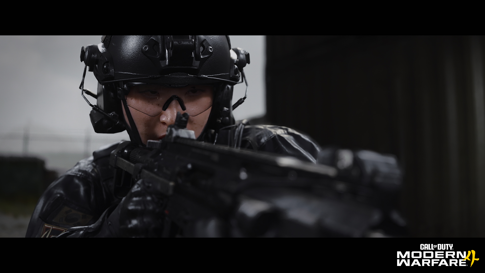 MW4 PC公式紹介に掲載された銃を構える兵士のゲーム場面
