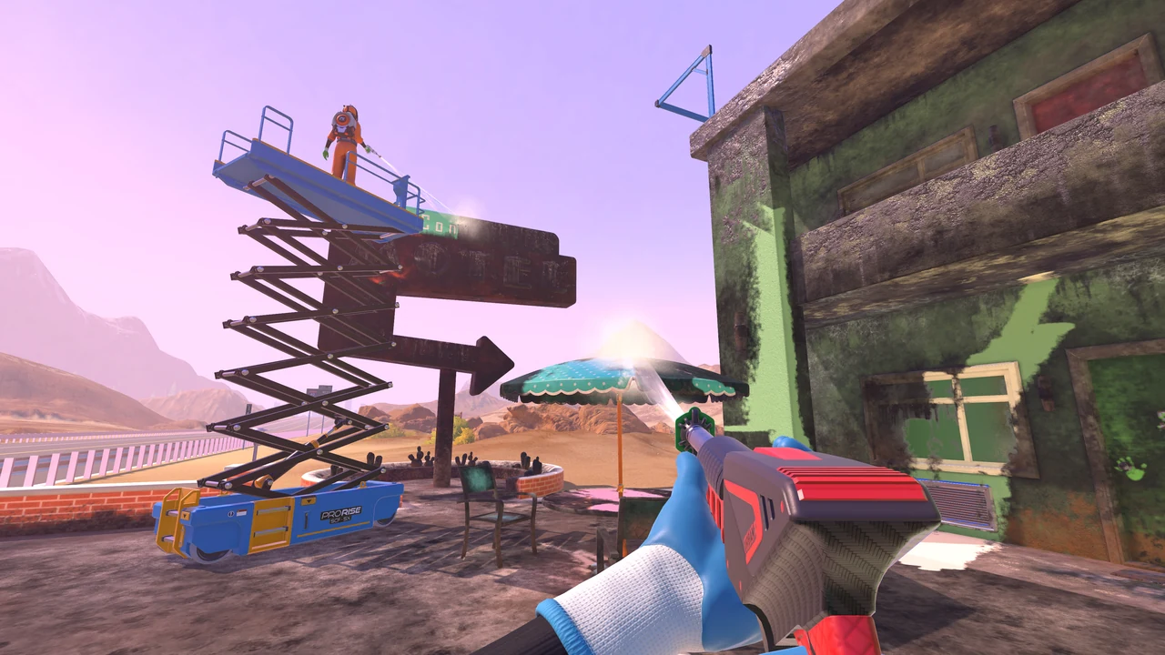 PowerWash Simulator 2で高所と地上に分かれて建物を洗浄する2人の場面