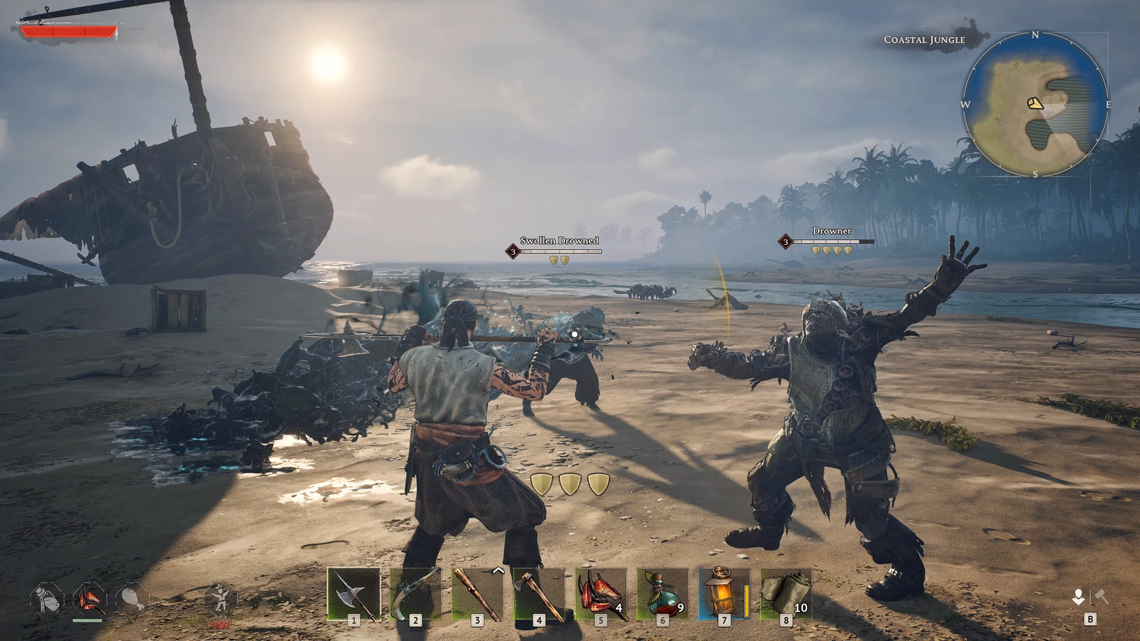 海辺の難破船付近で敵と戦うWindroseのゲーム画面